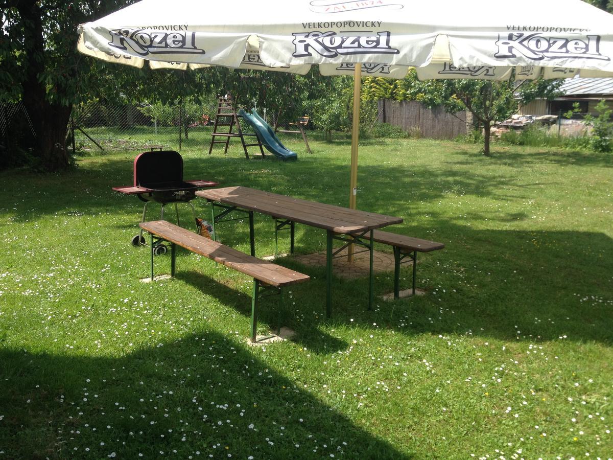 Klub U Námořníka Dvůr Králové nad Labem Esterno foto