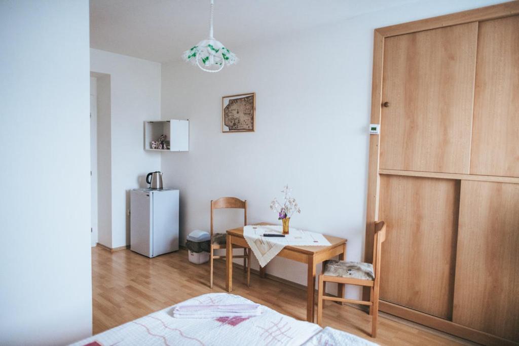 Klub U Námořníka Dvůr Králové nad Labem Esterno foto