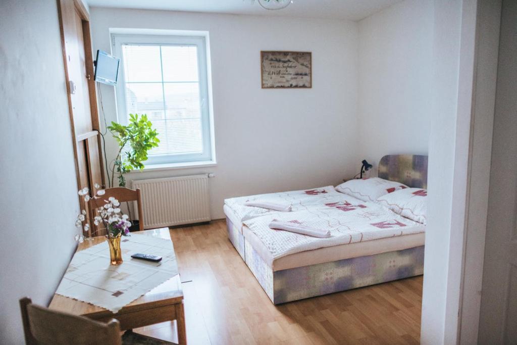 Klub U Námořníka Dvůr Králové nad Labem Esterno foto