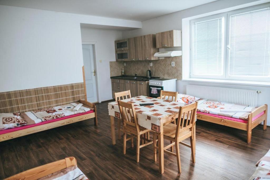 Klub U Námořníka Dvůr Králové nad Labem Esterno foto